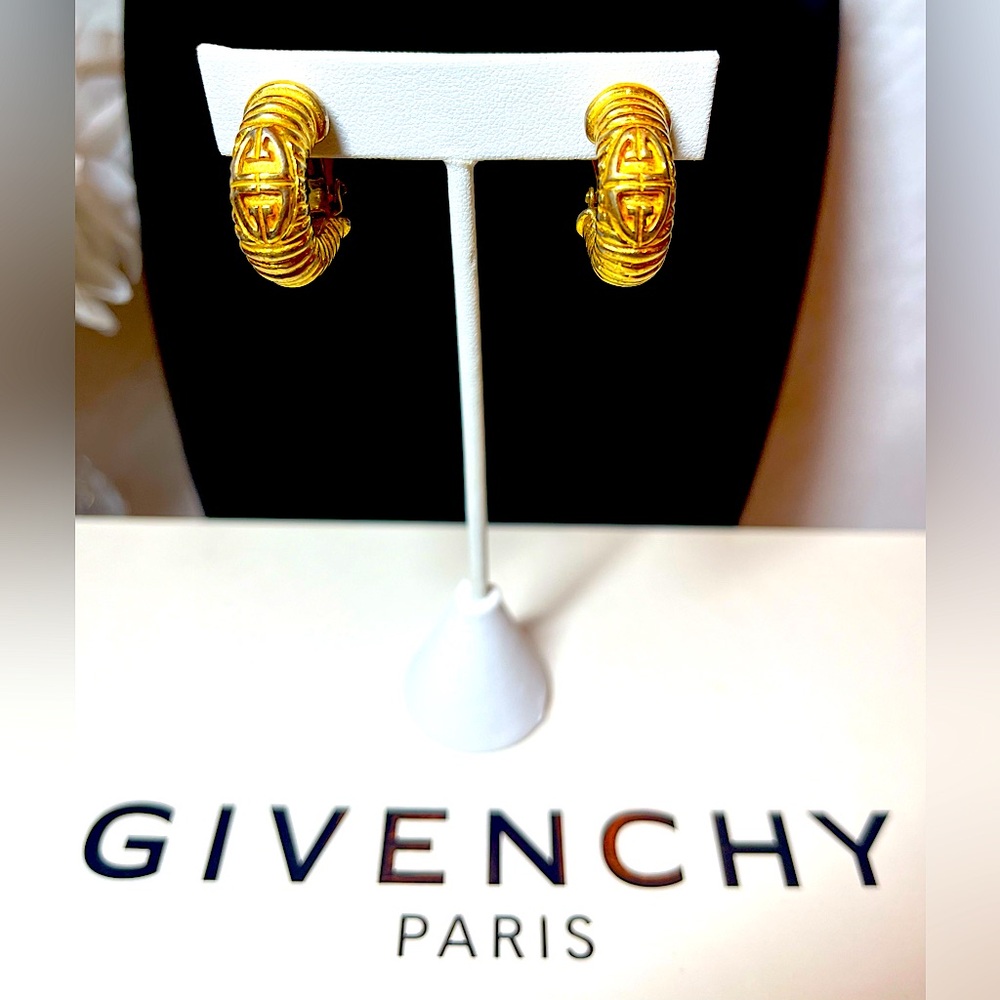 VTG Givenchy Signature 4G Ribbed Earrings